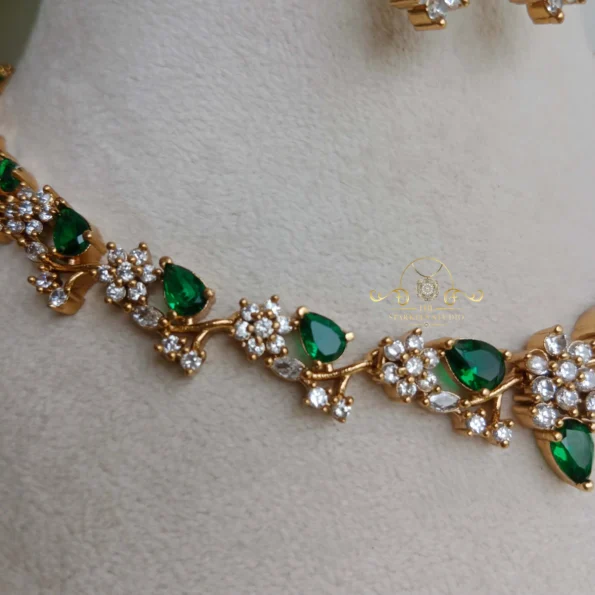 Cute Emerald and AD Flower Necklace