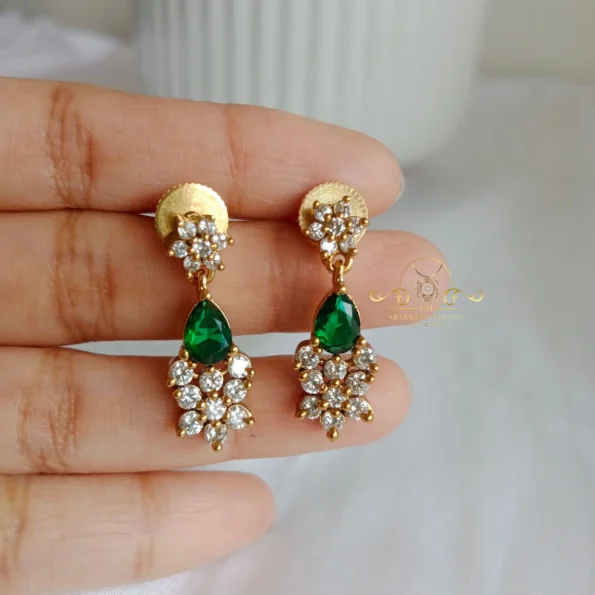 Cute Emerald and AD Flower Necklace