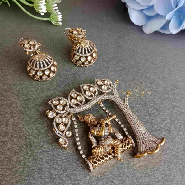 Gorgeous Krishna in Swing Victorian Pendant Set