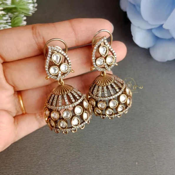Gorgeous Krishna in Swing Victorian Pendant Set