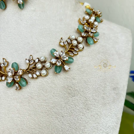 Gorgeous Victorian Green Bead Neckset