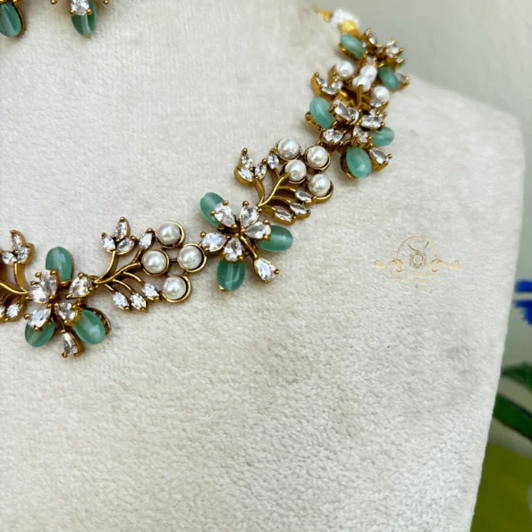 Gorgeous Victorian Green Bead Neckset