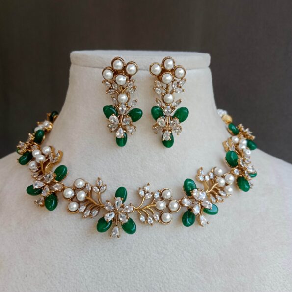 Gorgeous Victorian Green Bead Neckset