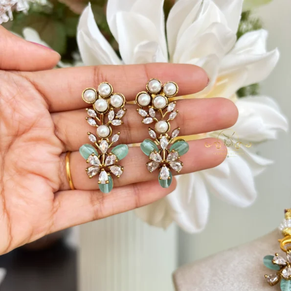 Gorgeous Victorian Green Bead Neckset