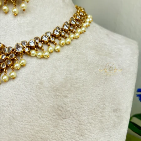 Uncut Diamond Look Neckset