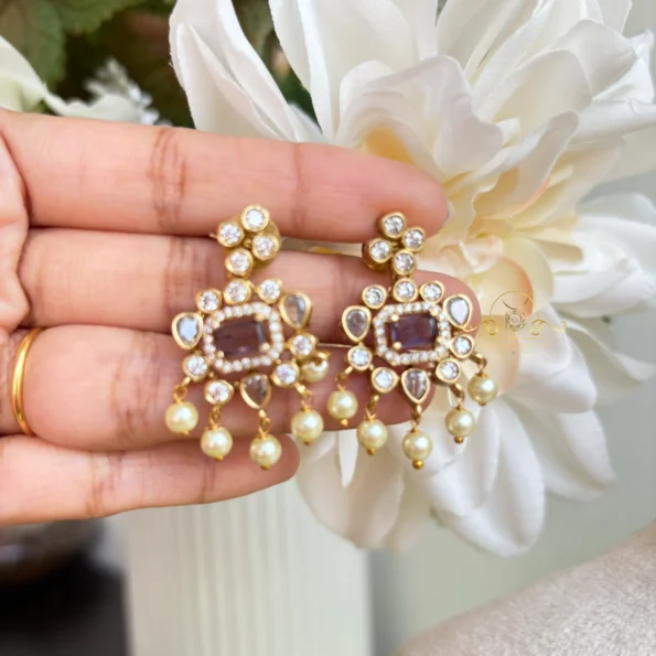 Uncut Diamond Look Neckset