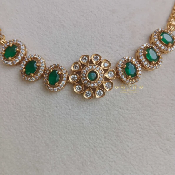 Flower and Oval Neckset