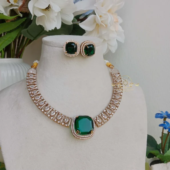 Pretty Emerald and AD Victorian neckset