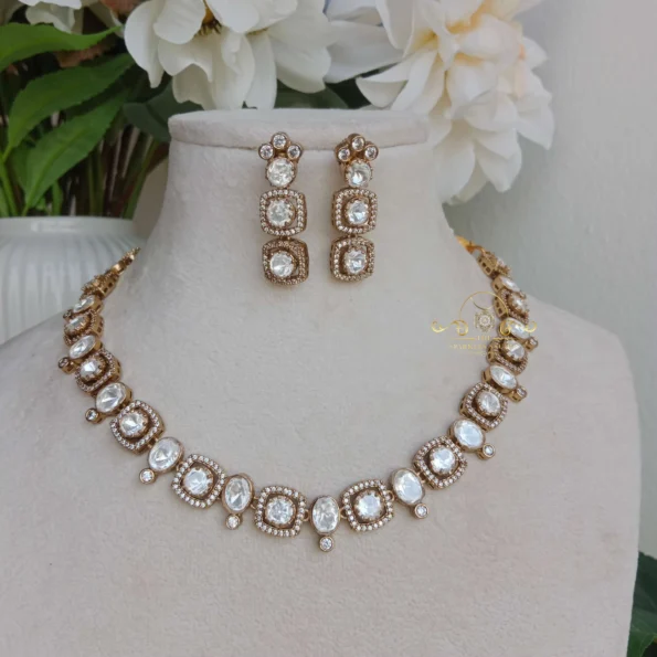 Sparkling Single Row Massonite Neckset