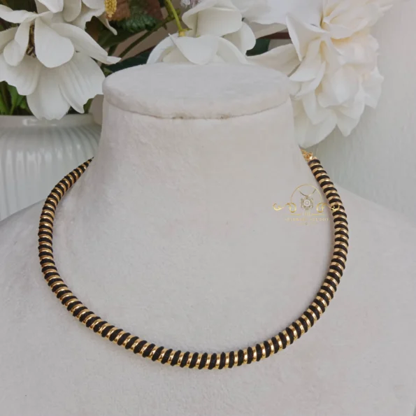 Black and Gold Hasli Neckset