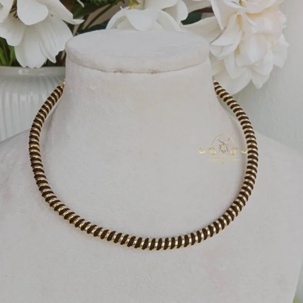 Black and Gold Hasli Neckset