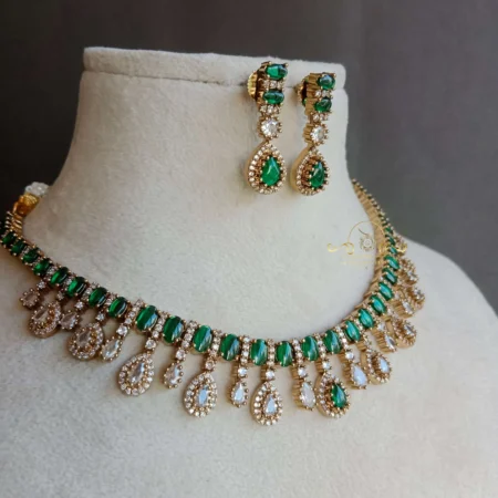 Classy Emerald Victorian Necklace