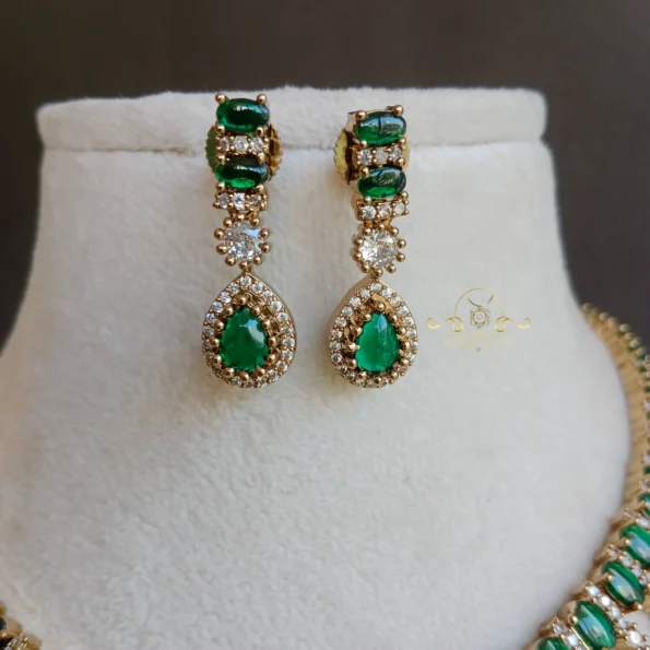 Classy Emerald Victorian Necklace
