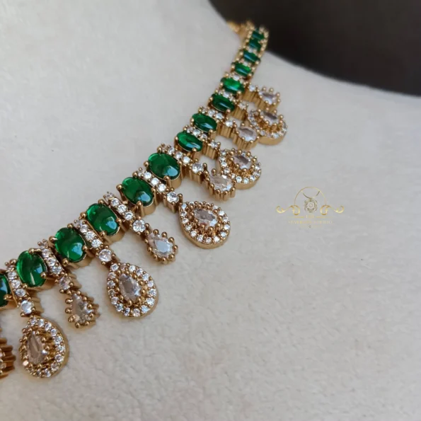 Classy Emerald Victorian Necklace