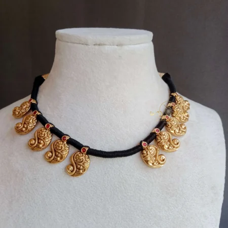 Black Thread Mango Antique Neckset