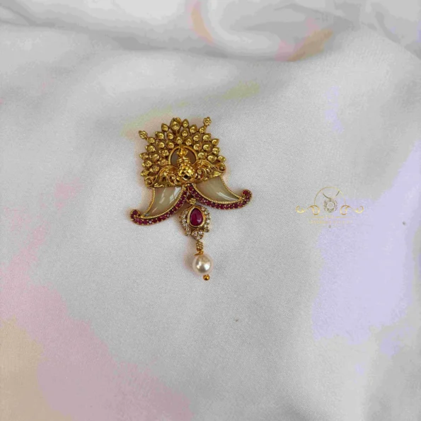 Peacock Tigers Nail Pendant