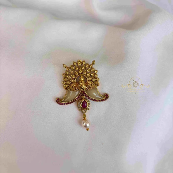 Peacock Tigers Nail Pendant