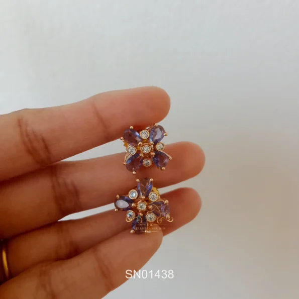 Pretty White and Purple Massonite Flower Neckset