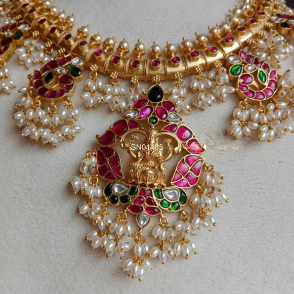Royal Jadau Lakshmi Guttapusalu