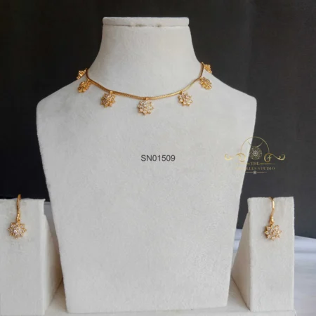 Pretty AD Flower Drop Neckset