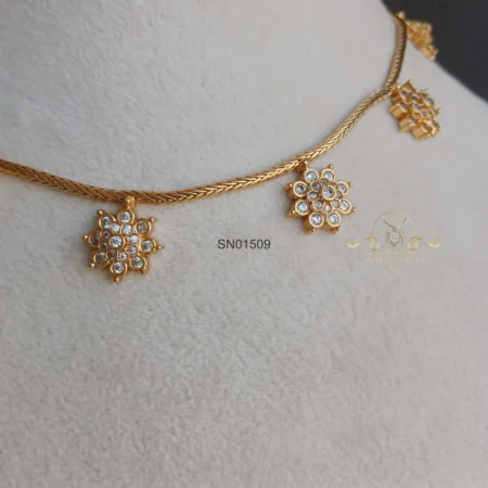 Pretty AD Flower Drop Neckset