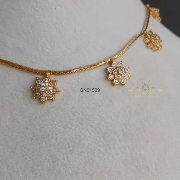 Pretty AD Flower Drop Neckset