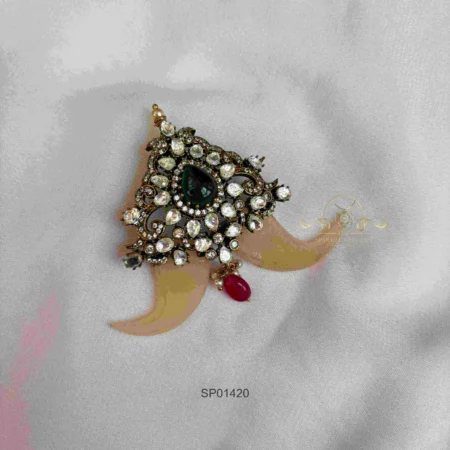 Dazzling Tigers Nail Pendant