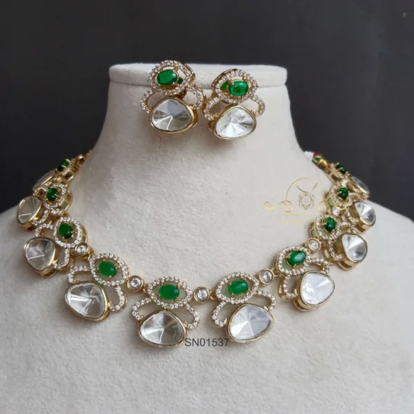 Classy Emerald Massonite/Polki Victorian Neckset