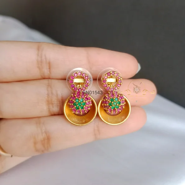 Stylish Emerald Rubys in Antique Design