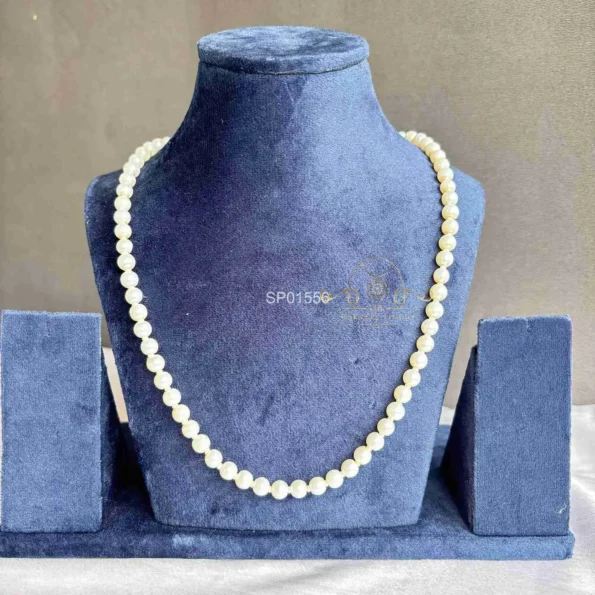 Pretty white Pearl Necklace