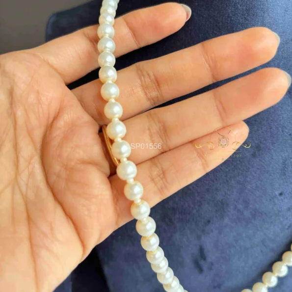 Pretty white Pearl Necklace