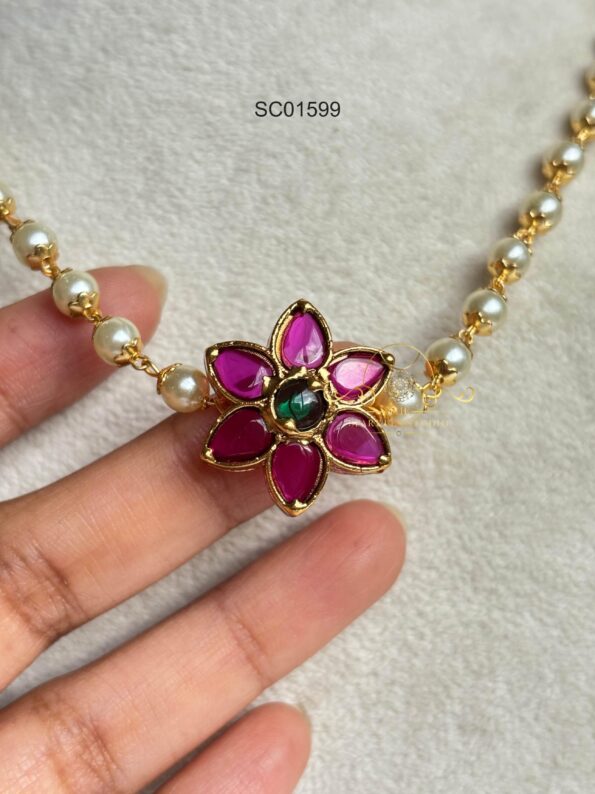 Pearl Chain with Kemp Stone Flower