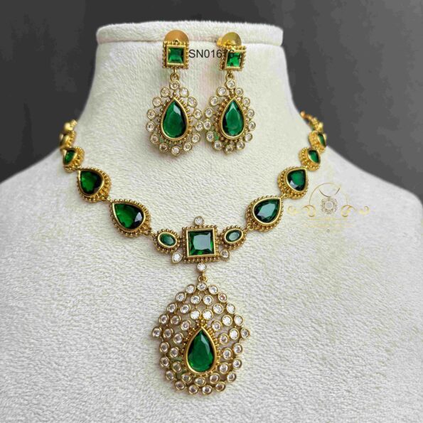 Ravishing Emerald Necklace