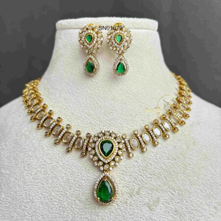 Oval Uncuts with Emerald Stone Necklace