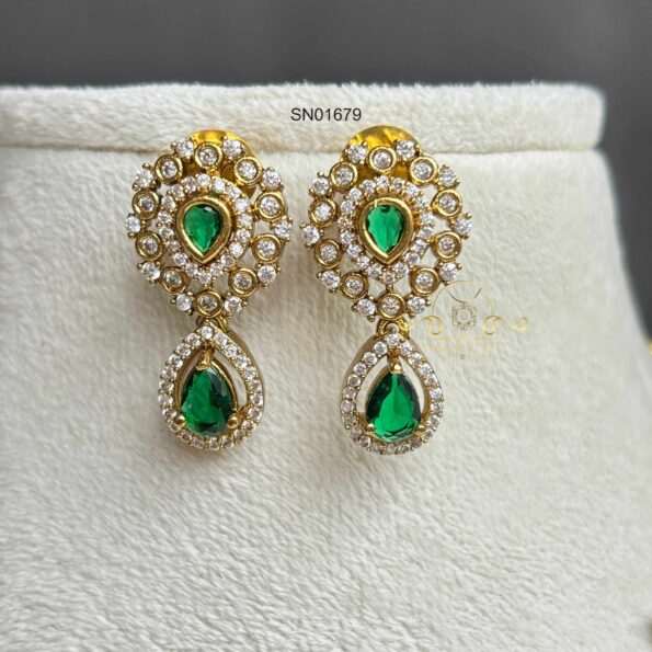 Oval Uncuts with Emerald Stone Necklace