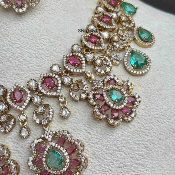 Victorian Pink and Green Neckset