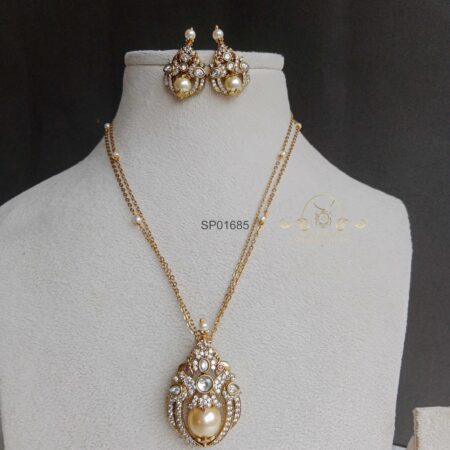 Dazzling Victorian Pearl Necklace