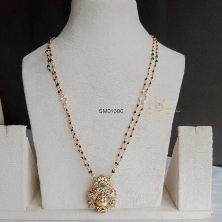 Victorian Pearl Pendante in Black Beads