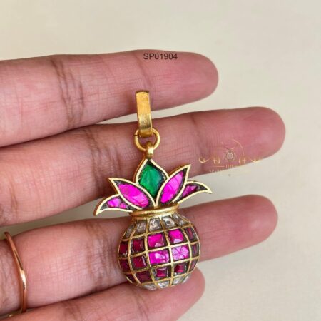 Jadau Kalasa Pendant