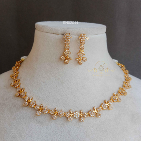 Beautiful AD Flower Necklace