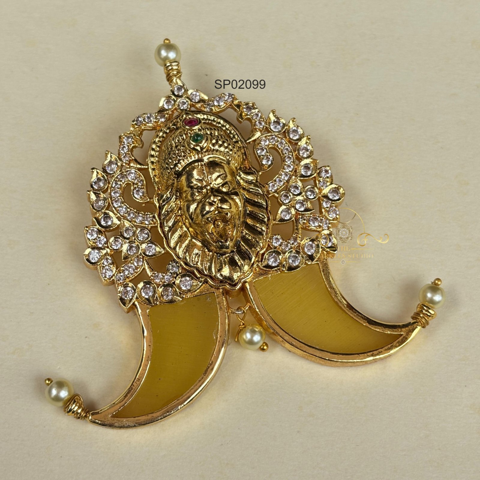 2099_3 Mens Tiger Nail Pendant