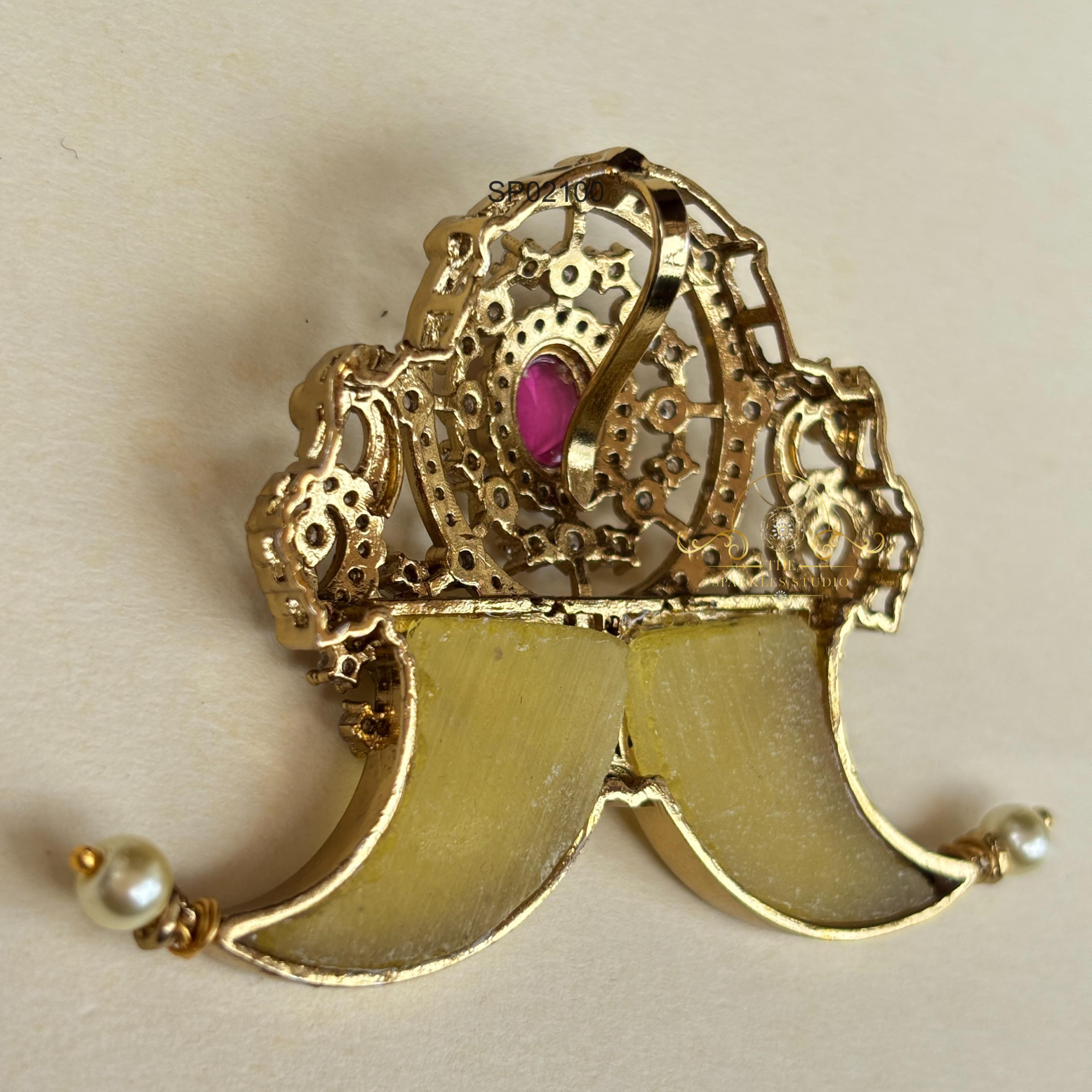 2100_2.webp Antique Finish Tiger Nail Pendant