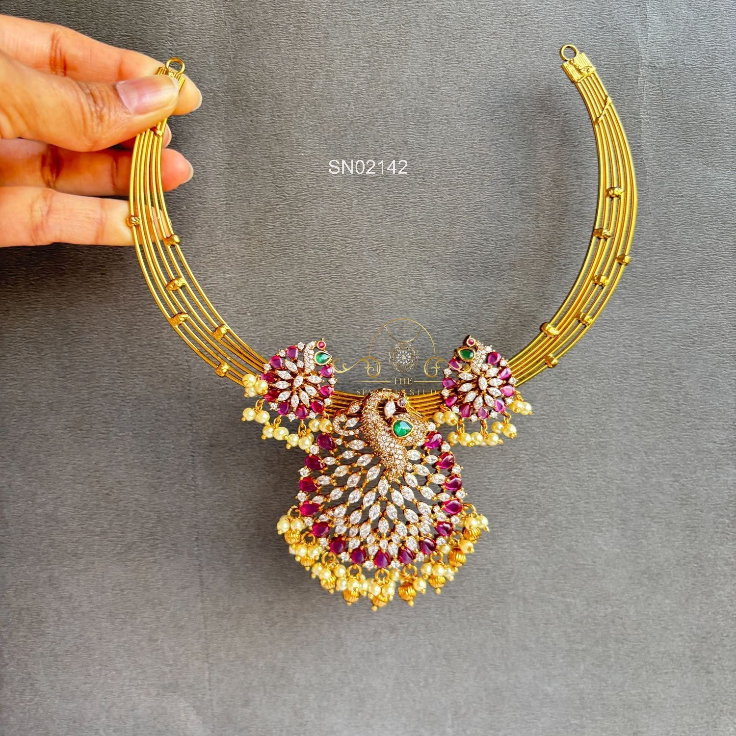 2142_4.webp AD Peacock Pendant Hasli Necklace