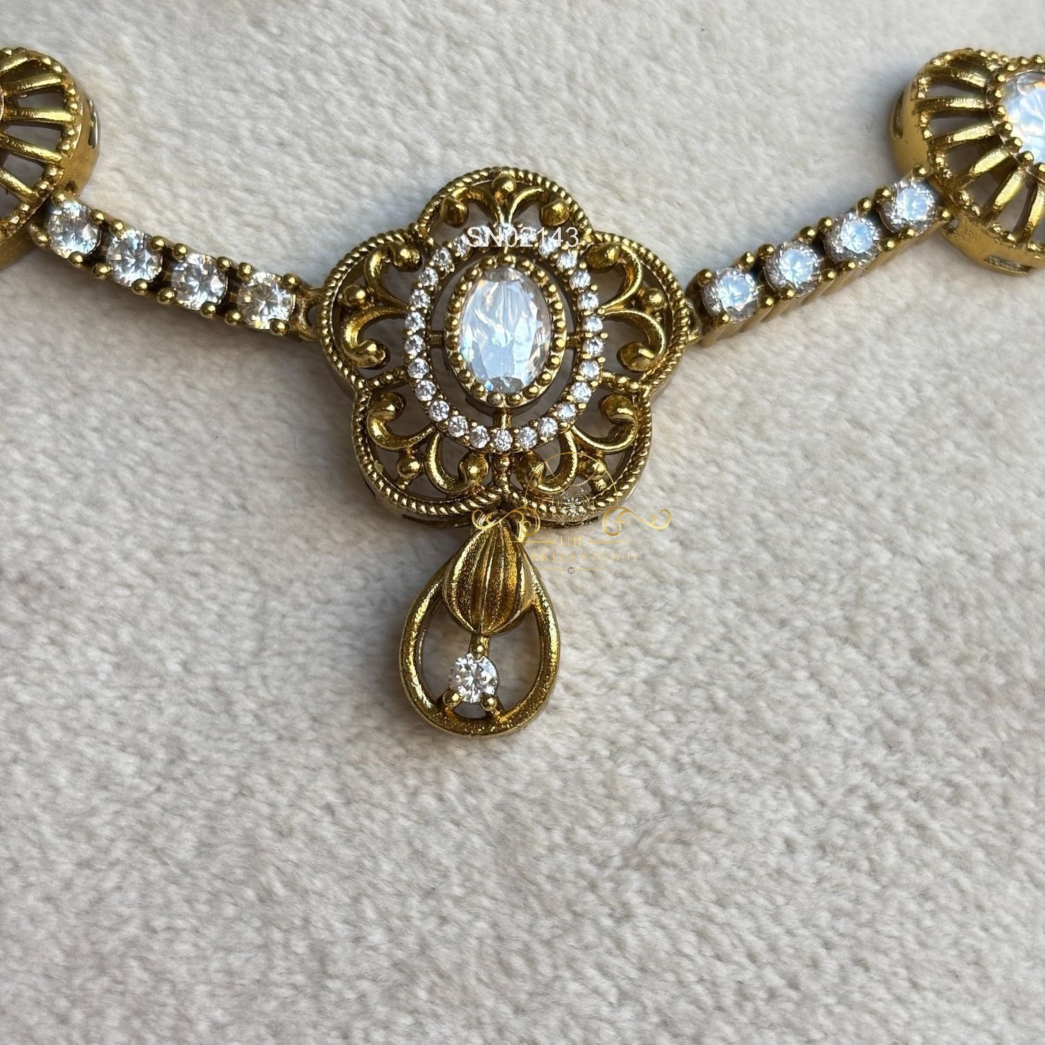 2143_2.webp Antique Victorian white Stone Neckset