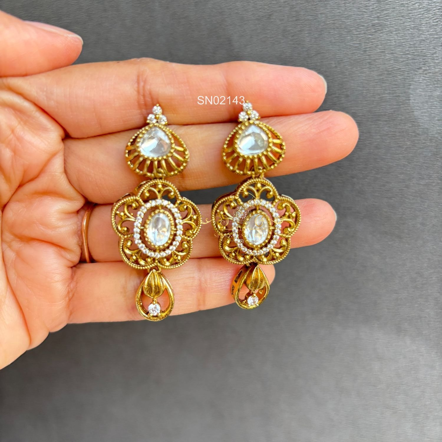 2143_3.webp Antique Victorian white Stone Neckset