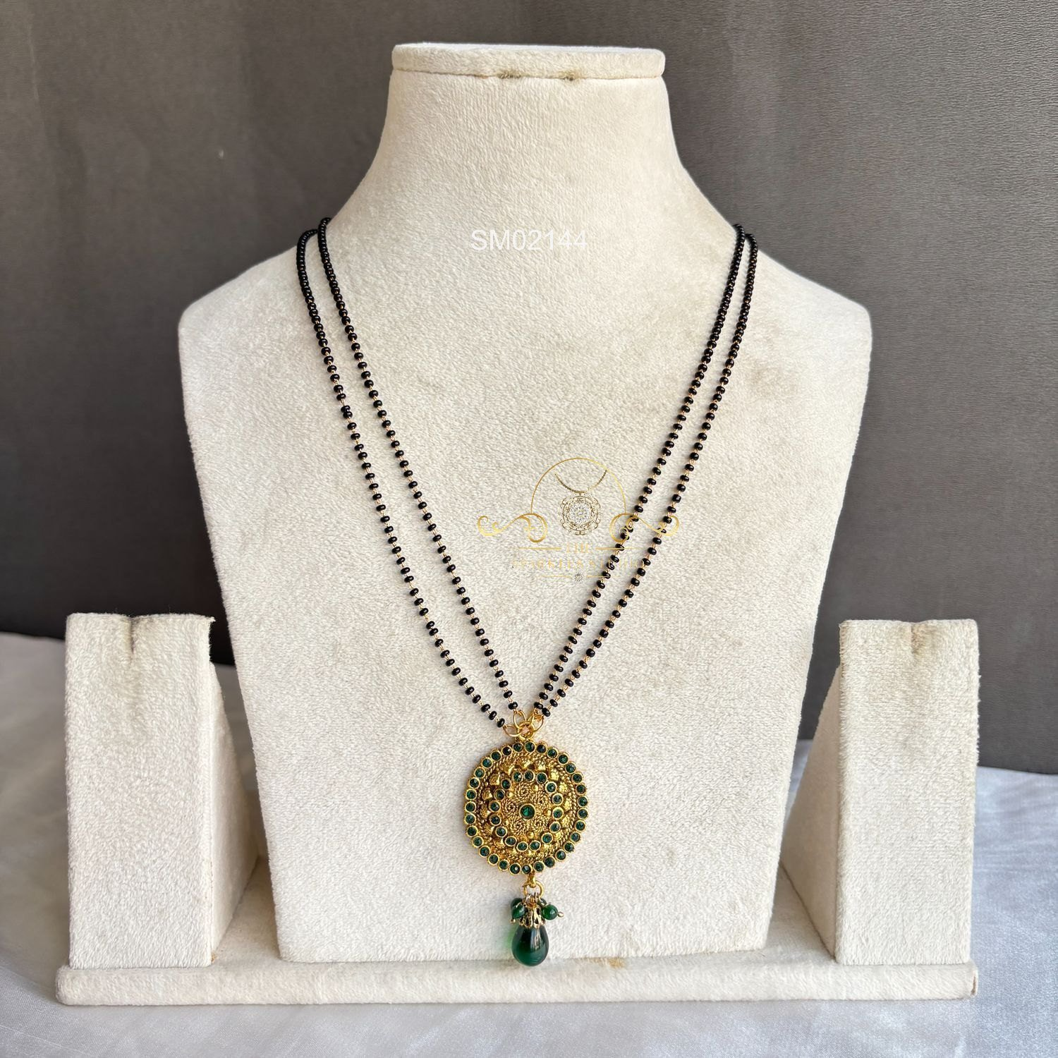 2144_1.webp Green Stone Pendant Black Bead Chain