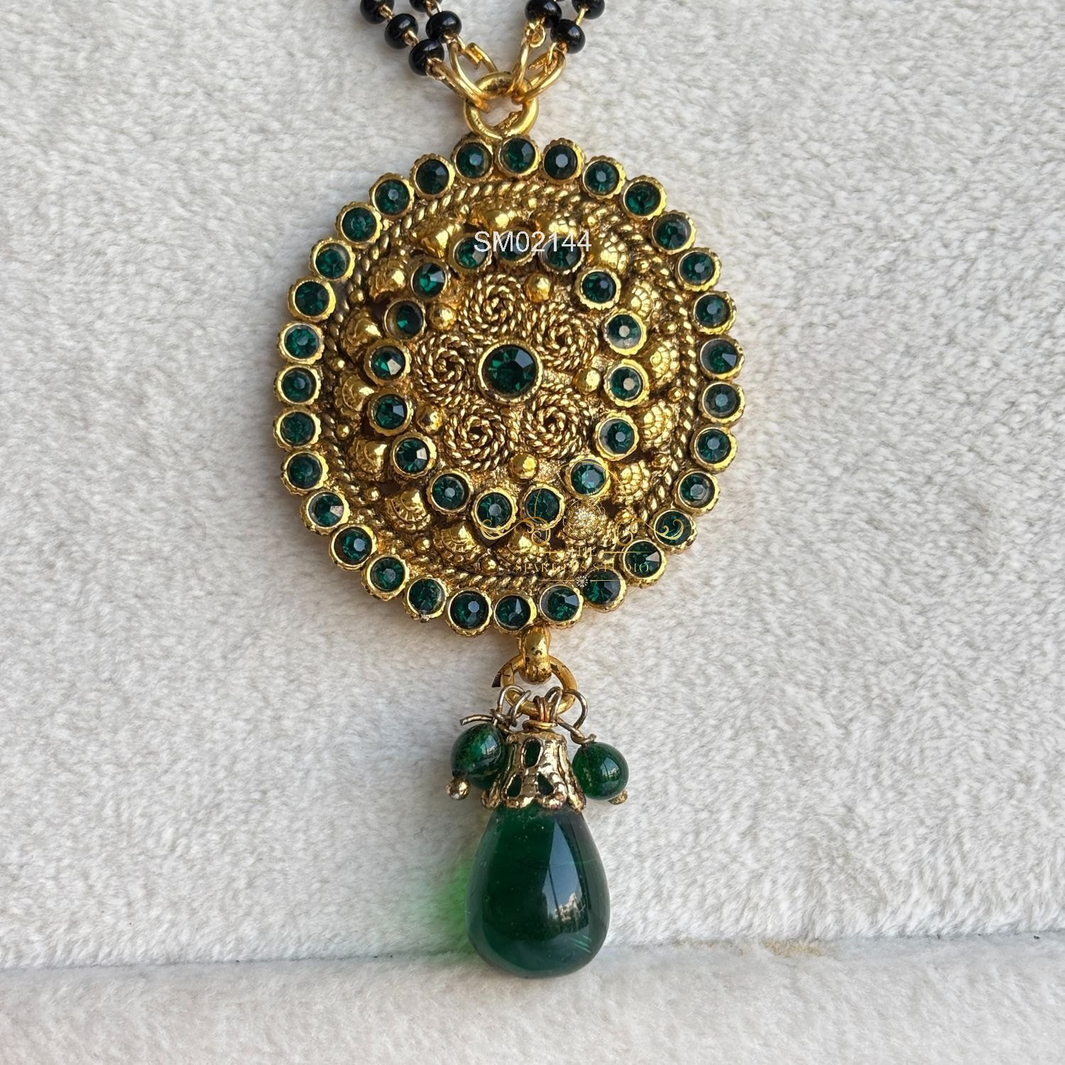 2144_3.webp Green Stone Pendant Black Bead Chain